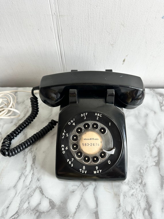Vintage Western Rotary Phone Classic Charm and Timeless Elegance