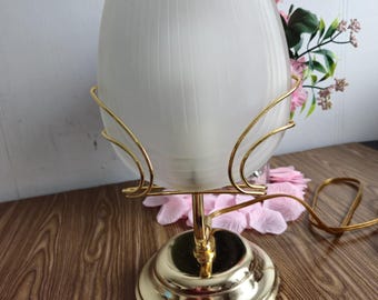 Unikatowa lampka nocna w stylu vintage, wykonana ze złotego metalu i szkła, MCM.