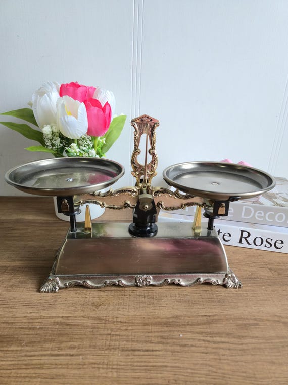 Vintage cast iron scales, habby chic kitchen decor, old kitchen scales, old shop scales, scales.