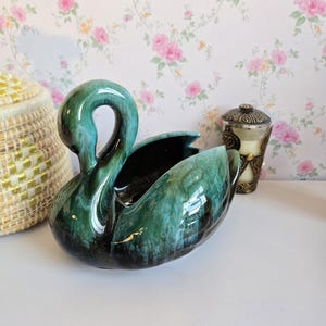 Vintage swan-shaped planter in Blue Mountain pottery , vase in green glazed ceramic
