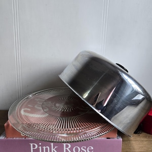 Vintage metal cake stand, vintage travel cake stand, vintage stainless steel cake stand holder, vintage farmhouse kitchen decor