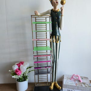 Vintage CD-Halter Harlekin Statue, Mid Century Harlekin Figur, Einzigartige handbemalte Narrenfigur, Harlekin Dekor im Florentiner Stil