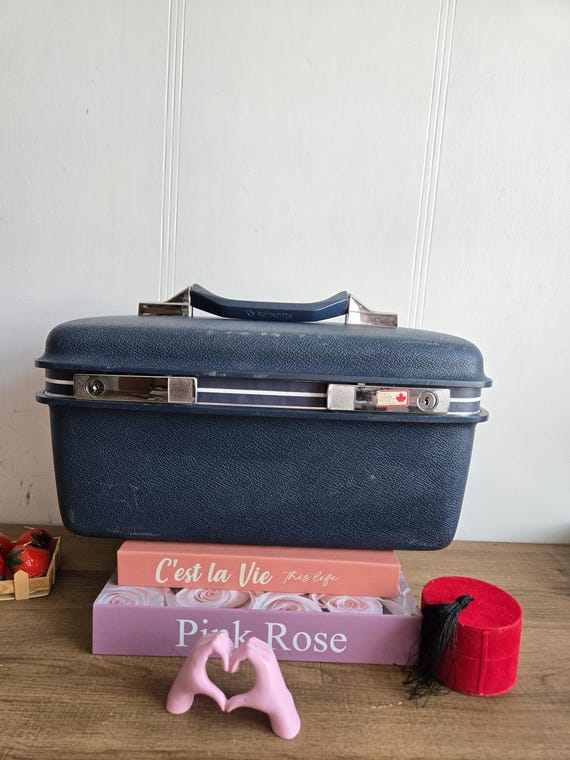 Vintage Samsonite Train Suitcase, Toiletry Bag, Vintage  display picture 1