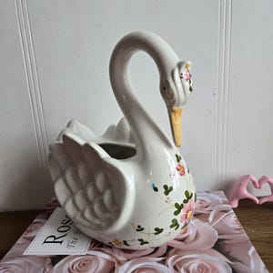 Vintage Swan Safaril Swan Vase Ceramic Swan Gardening Home Decor Hand Painted Ornament Floral Arrangement Gardening Gift Portugal 1980s