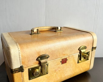 Vintage Train Case, Vintage Luggage Suitcase, Cream Color Small Cosmetic Case, Makeup Case, 1940s Luggage, Home Decor.