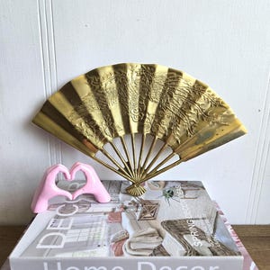 Vintage Wanddekoration aus massivem Messing mit Drachenvogel, Wandbehang aus den 70er Jahren, Messingfächer im orientalischen Stil