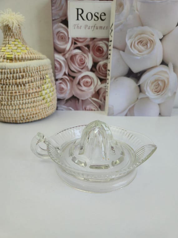 Zitruspresse aus Glas im Vintage-Stil, Grapefruitpresse und Orangenpresse aus klarem Pressglas