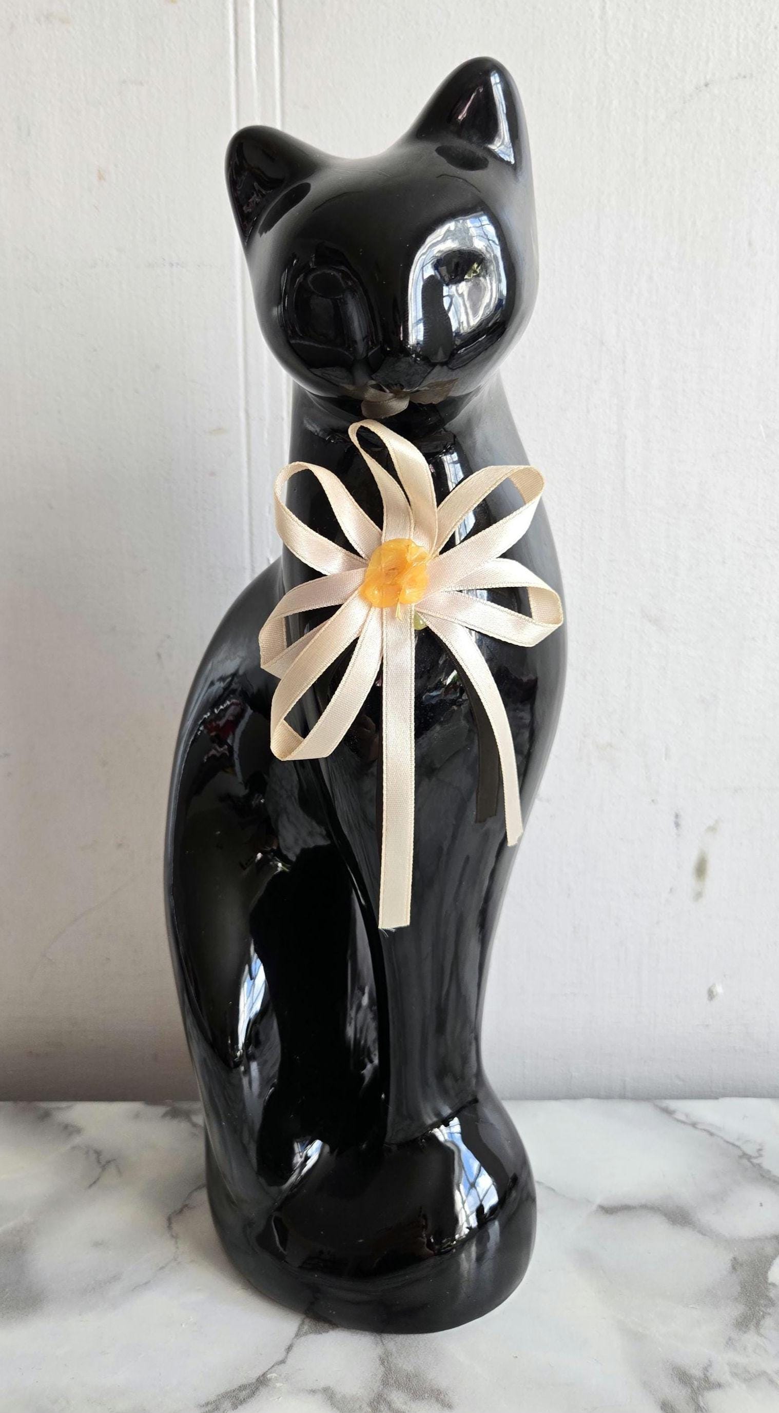 チーター？Deco Figurine Black Cat 90 チーター？Deco Figurine Black Cat 90 Black Cat Figurine With Green