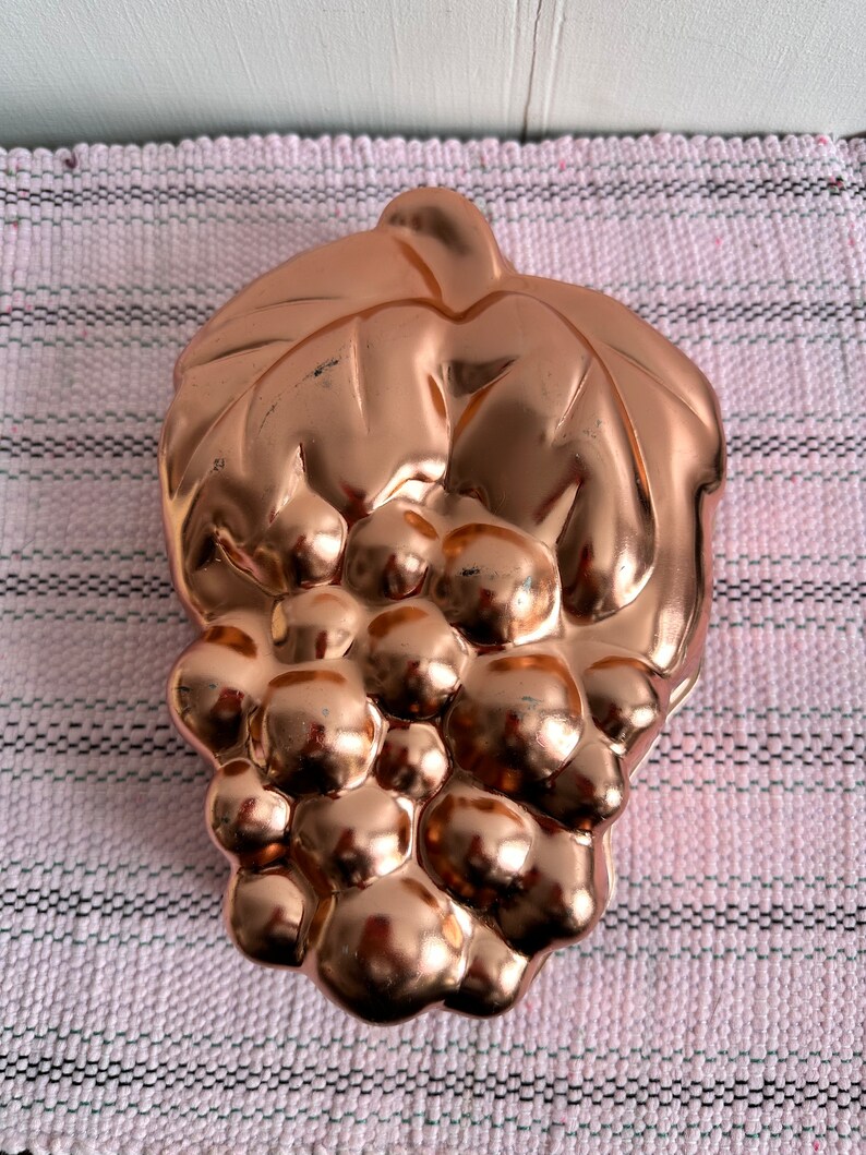 Vintage Wear Ever Six Cup Copper Jello Mold, Grape Design, Six Cup