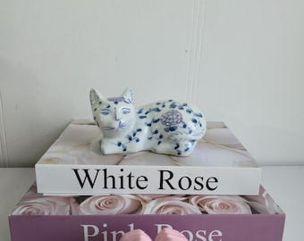 Escultura de gato estilo chinoiserie vintage, figura de porcelana con estampado floral, decoración del hogar, regalo para amantes de los gatos.