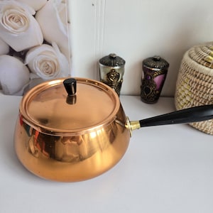 Vintage solid copper pot made in Japan. Fondue pot with lid and handle. Small Ellathesella copper saucepan