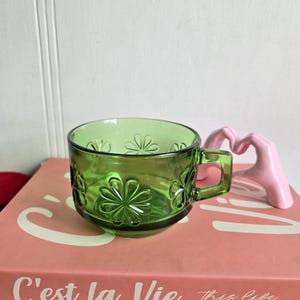Vintage Vereco Grüne Glas Kaffeetassen, Vereco France, Geschenk zur Wohnungserwärmung, Nachhaltiges Geschenk, Vintage Glas Teetassen, Frankreich
