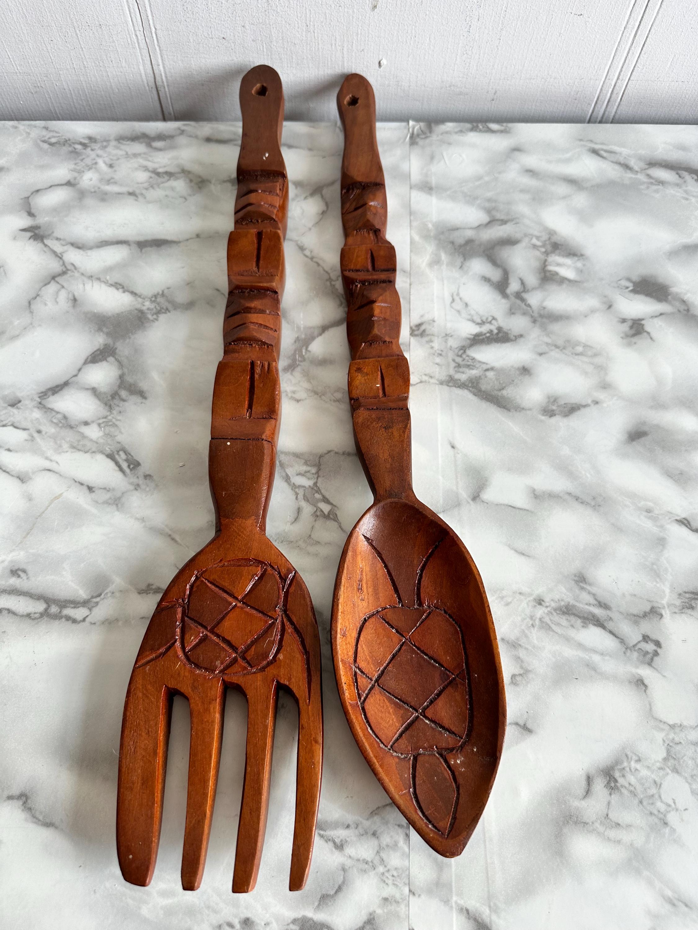 大きなヴィンテージの木製フォークとスプーン、装飾的な彫刻が施された