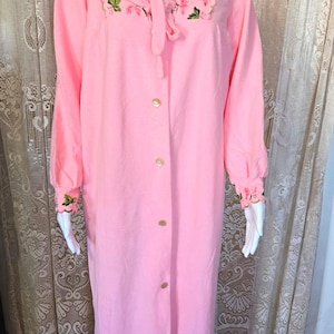 Vintage Embroidered pink bathrobe, size M, vintage 1970s bathrobe, pink button-down nightgown, Barbie pajamas, Barbie bathrobe