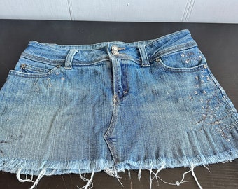 Vintage Distressed Denim Mini Skirt ,Raw Hem Jean Skirt Y2K Skirt ,Low Waisted Mini Skirt,Sexy denim skirt ,Festival Skirt ,Size 5.