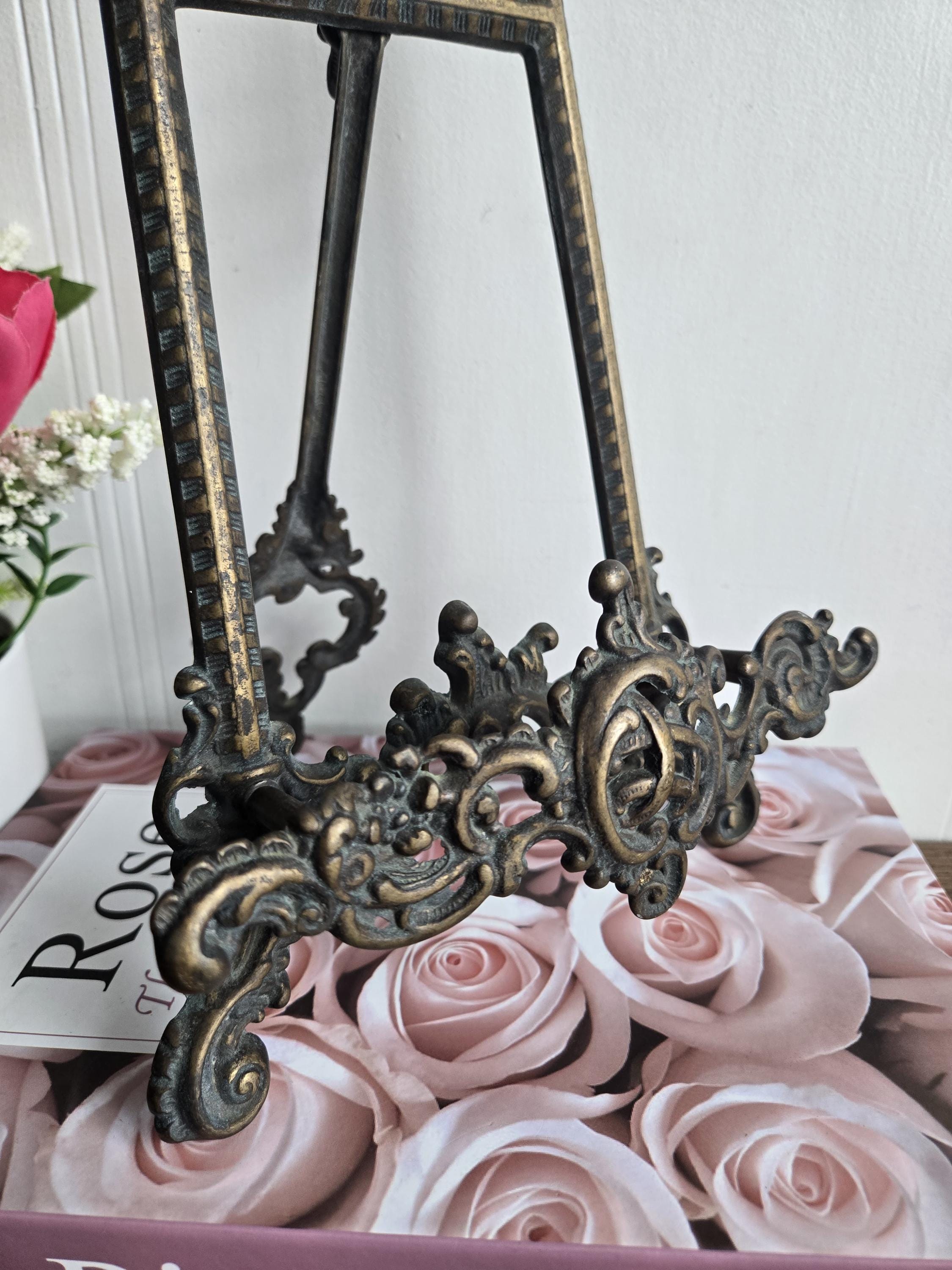 ヴィンテージ ビクトリア朝の真鍮イーゼル - 華やかなバロック調
