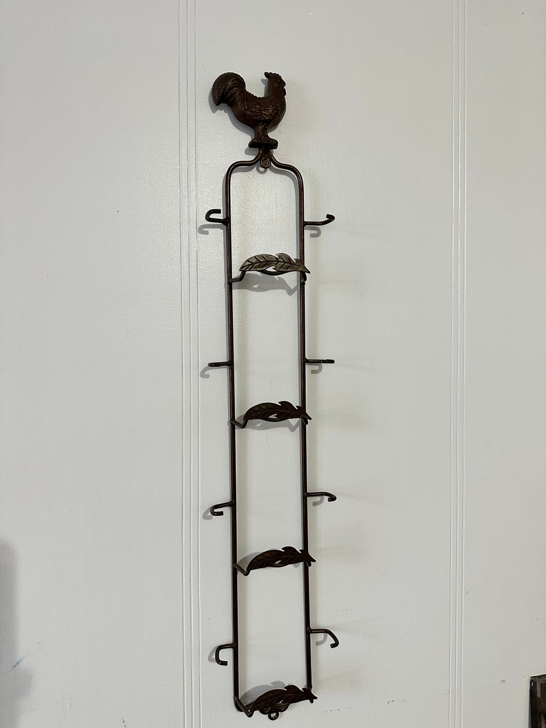 Vintage Wall Plate Holder, 4 Plate, Vertical Rooster, Small Plate