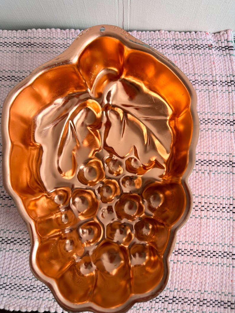 Vintage Wear Ever Six Cup Copper Jello Mold, Grape Design, Six Cup