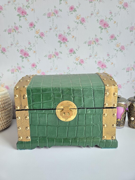 Vintage green keepsake box, wooden chest, wooden box, treasure chest, wooden jewelry box, treasure chest, jewelry organizer