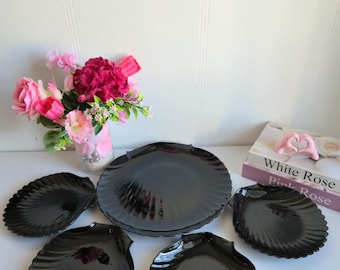 Vintage Arcoroc Black Shell Dinner Plates, Mid-Century Modern Black Milk Glass, Gothic Black Seashell Decor,set of 5 MCM.
