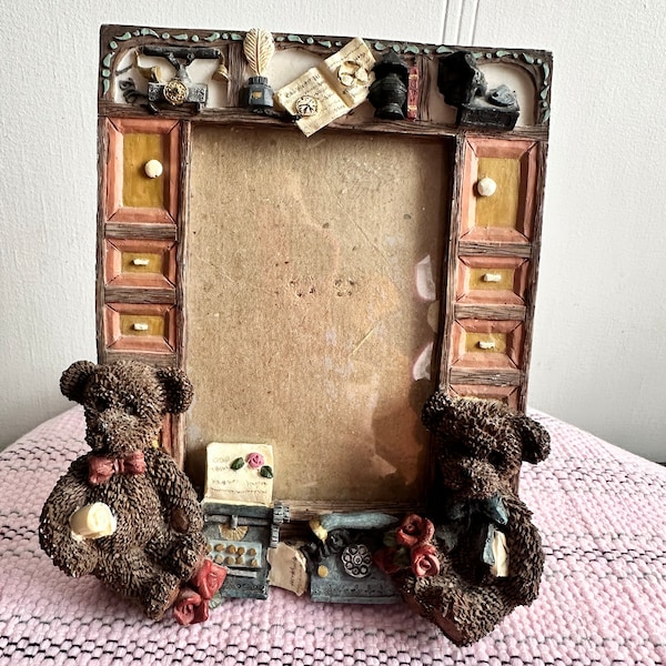 Vintage Shudehill Teddy Bear Picture Frame with Love heart Border. For 4.5 x 3" Photo's. Good Condition.