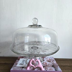 Vintage Anchor Hocking Retro 80s Cake Stand with Dome, Wood Field , Clear Glass, Floral Pattern ,Dessert Stand .