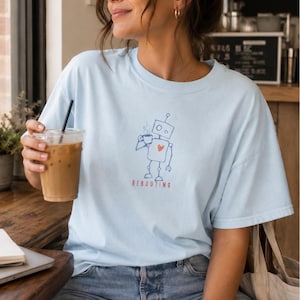 Rolig kaffetröja | Omstart av kaffeälskare-tröja | Söt robottröja | Introvert gåva | Programmerare-gåva | Komfortfärger grafisk tröja