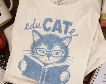 Camiseta MAESTRA GATO / Camiseta EduCATe Gato Leyendo Libros, Camiseta Bibliotecaria, Regalo para Profesor de Lectura, Camiseta para Maestro de Primaria / Camiseta para Amante de los Libros