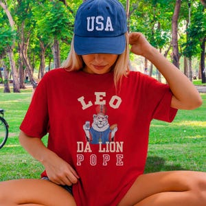 Chicago Catholic T-Shirt: Funny Leo Da Lion Pope Tee