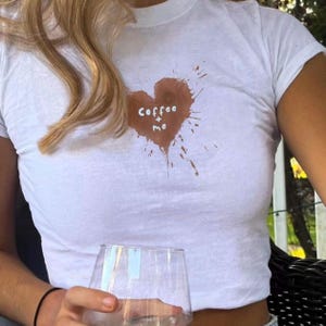 COFFEE LOVER 90’s Babytee | Y2K Baby Tee | Coffee + Me | Trendy Baby-Tee Barista Tshirt | Cute COQUETTE Style Babytee Coffee Heart | Coffee