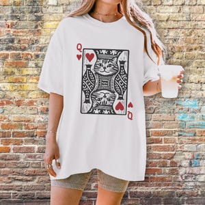 Queen of Hearts Cat T-Shirt | Distressed Retro Playing Card Graphic Tee | Birthday Gift for Cat Lovers| Girlfriend Gift | CAT QUEEN Vintage