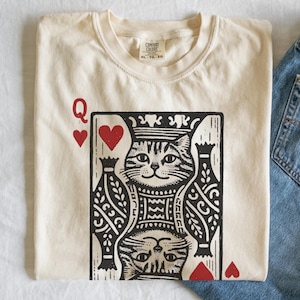 Queen of Hearts CAT SHIRT | Retro Playing Cards Cat Graphic Tee | Gift for Cat Lovers | Cat QUEEN