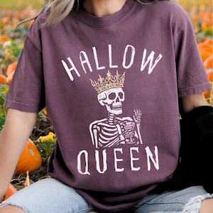 October Halloween Birthday Shirt for Women | HALLOW QUEEN Shirt | Skeleton Crown Halloween Tee | Funny Spooky Season Party Shirt | Cute Tee