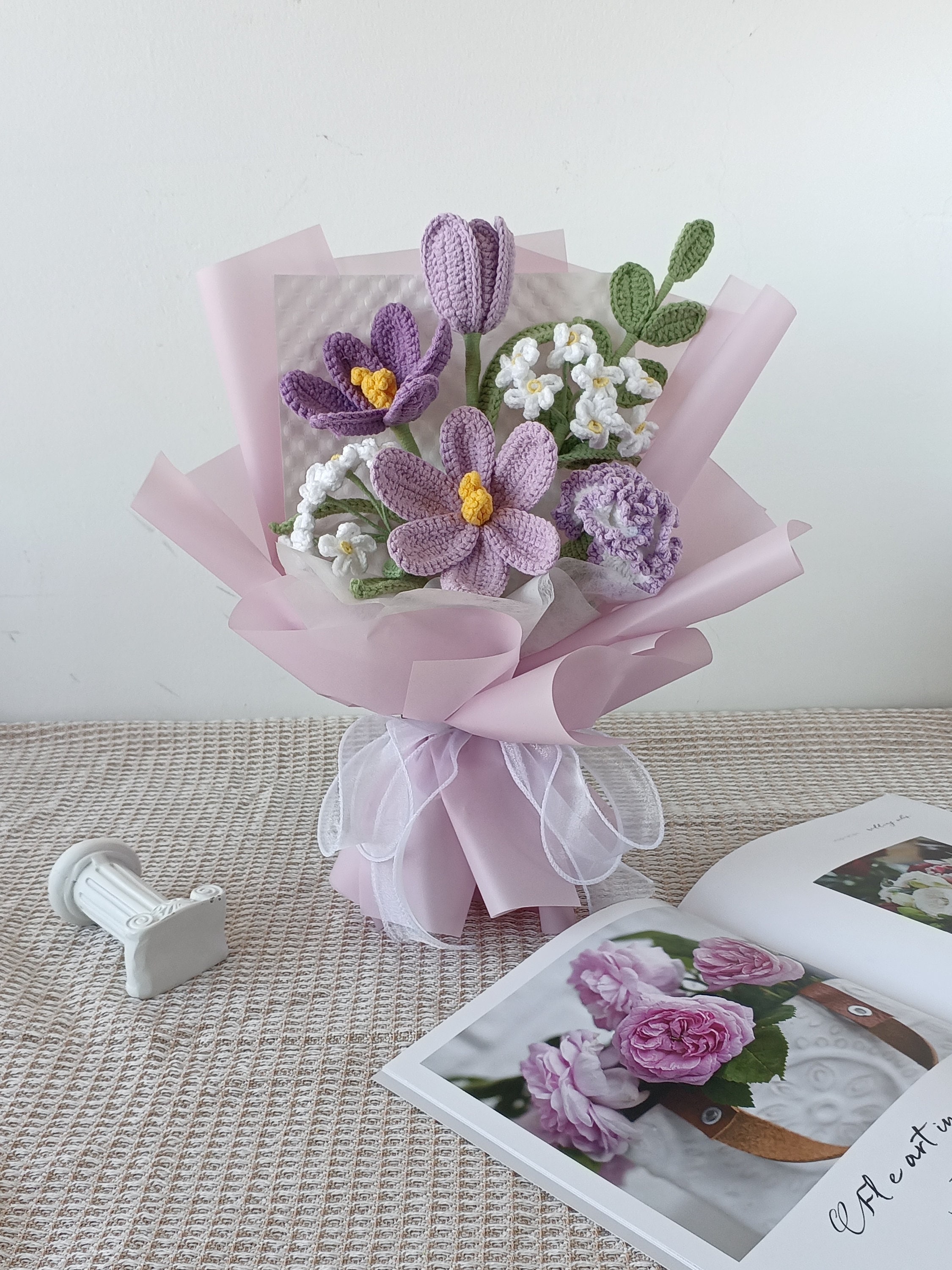 Gehäkelter Blumenstrauß, Tulpe, Rosa, Weiß, Lila, Blau, ewig, Abschluss, Geburtstag, Geschenk für Freundin, Schwester, Freundin, Liebe, Ostern