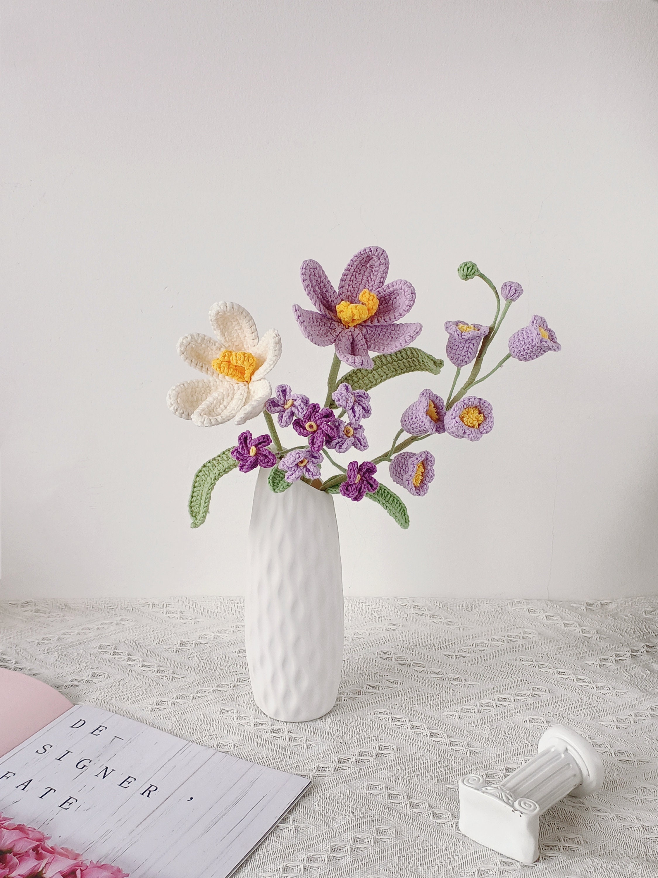 Gehäkelter Blumenstrauß, Tulpe, Rosa, Weiß, Lila, Blau, ewig, Abschluss, Geburtstag, Geschenk für Freundin, Schwester, Freundin, Liebe, Ostern