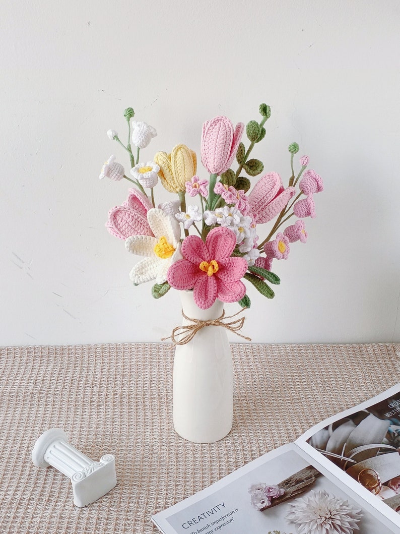 cohort flower, flower bouquet, cohort bouquet, tulip, pink, white, vibrant, long-stemmed, vase not included