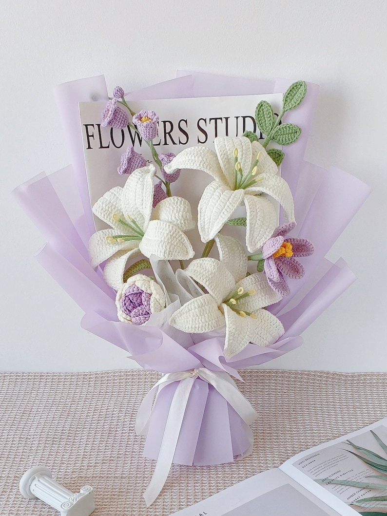 Crochet flowers bouquet, Tulip, Pink, white, purple, blue, everlasting, Mother's day, Graduation, Birthday, Friend, Sister, Girlfriend Gift Type C - White