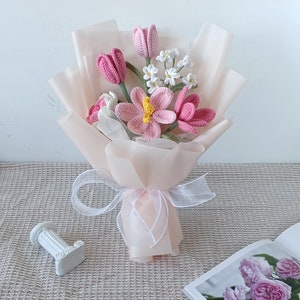 cohort flower, flower bouquet, cohort bouquet, tulip, pink, white, vibrant, long-stemmed, wrapped, gift flower