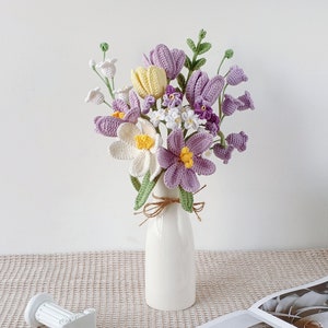 cohort flower, flower bouquet, cohort bouquet, tulip, purple, white, vibrant, long-stemmed, vase not included