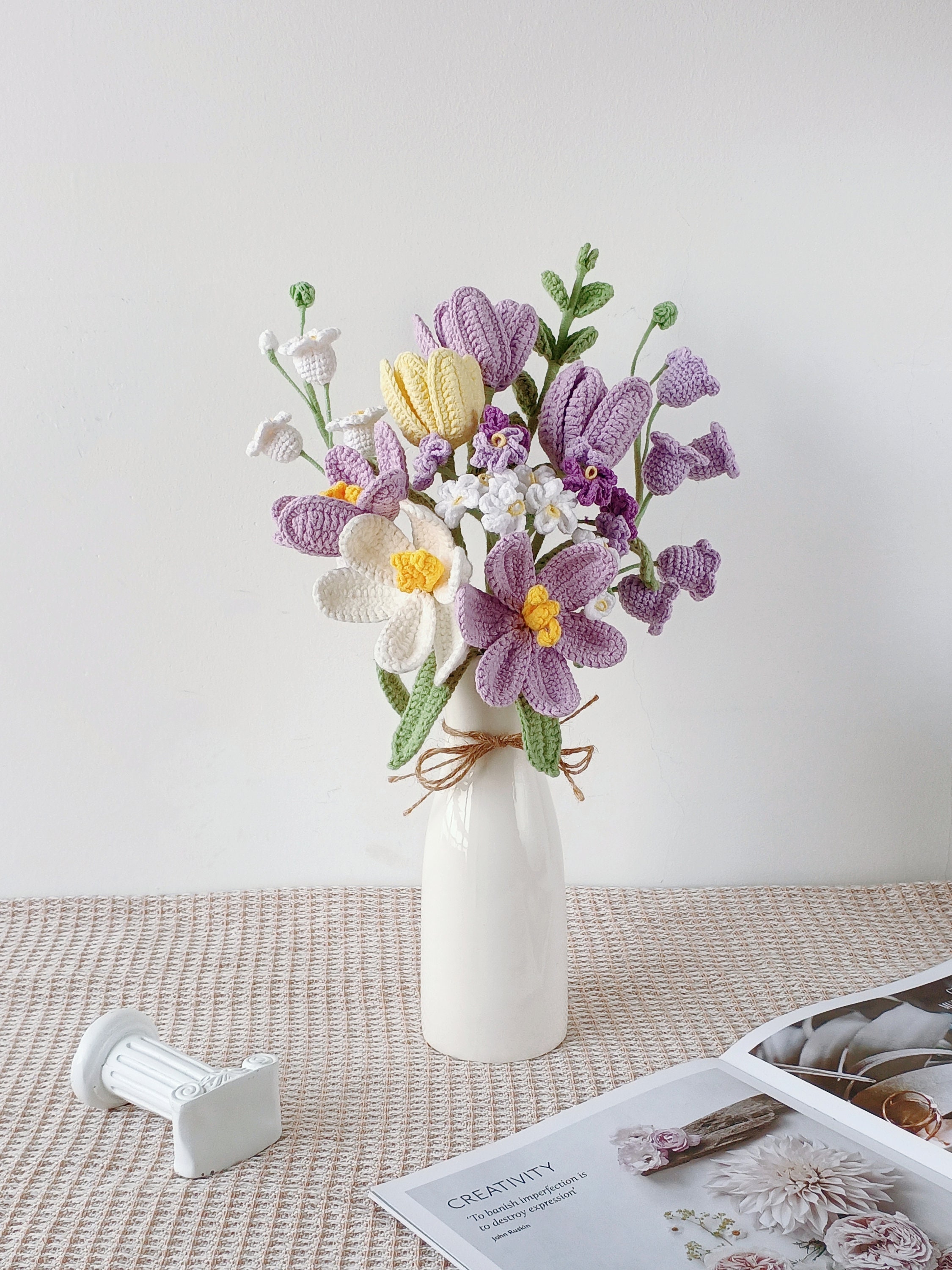 Gehäkelter Blumenstrauß, Tulpe, Rosa, Weiß, Lila, Blau, ewig, Abschluss, Geburtstag, Geschenk für Freundin, Schwester, Freundin, Liebe, Ostern