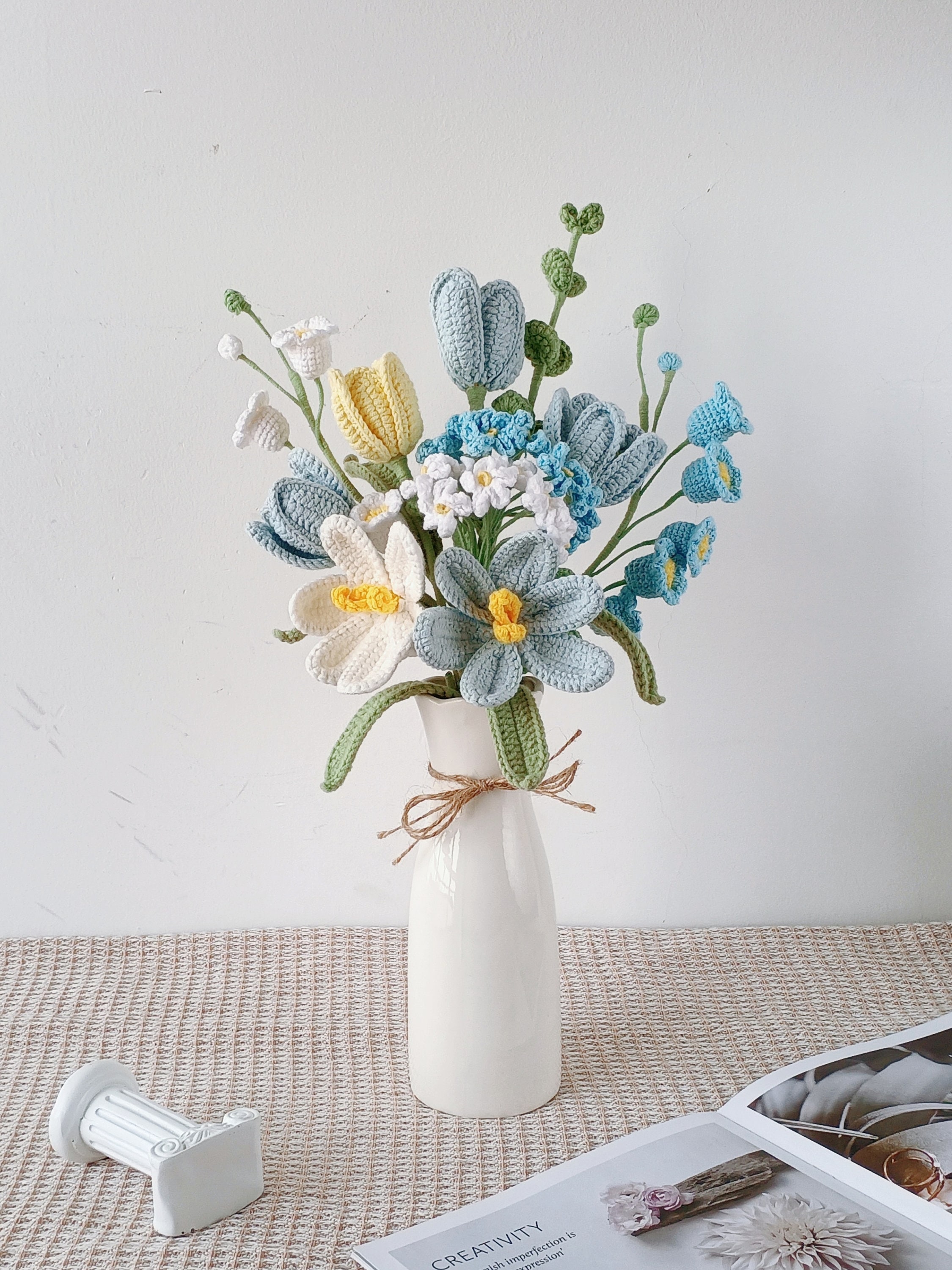 Gehäkelter Blumenstrauß, Tulpe, Rosa, Weiß, Lila, Blau, ewig, Abschluss, Geburtstag, Geschenk für Freundin, Schwester, Freundin, Liebe, Ostern