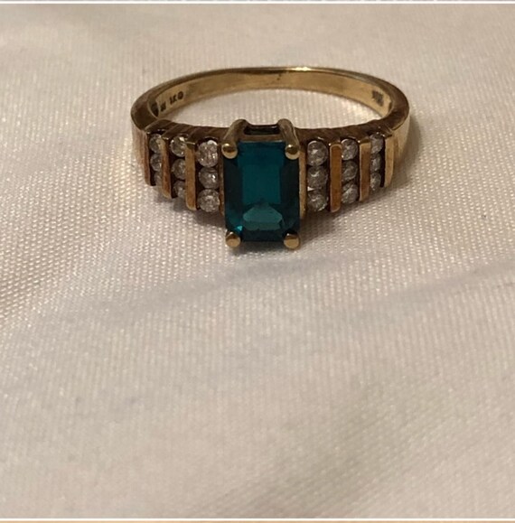 Emerald & Diamond Gold Ring - image 2