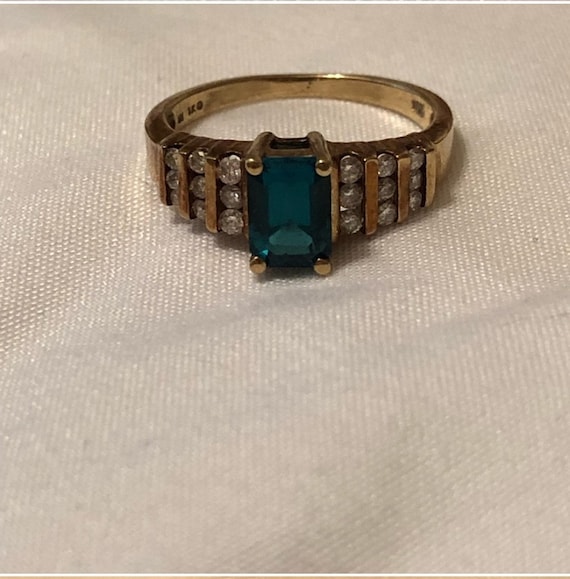 Emerald & Diamond Gold Ring - image 1