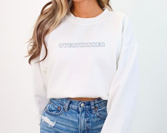 Overthinker tröja estetisk present till henne trendig mental hälsa hoodie unik grafisk tröja modern minimalistisk pullover grafisk tröja