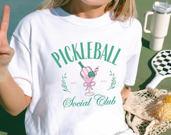 Maglietta del club sociale di pickleball, regalo di pickleball per ragazze, maglietta civettuola, regalo per gli amanti del pickleball, maglietta personalizzata per il suo appuntamento
