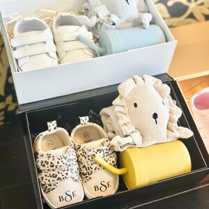 baby gift box set custom newborn shoes gift bundle baby shower gift gender neutral baby gift box bundle gift newborn keepsake personalized