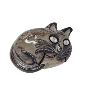 Vintage 1960s cat pottery resting kitty figurine red clay hand painted 2&quot;