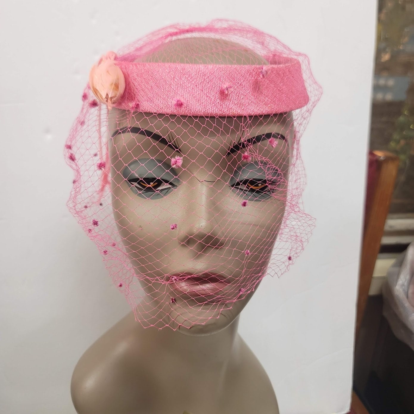 VINTAGE Pink Hat Net Veil Bird Feather 7 display picture 1