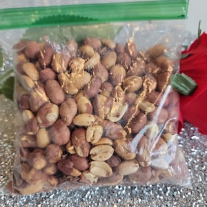 Haitian pistache griye (Haitian roasted peanut)