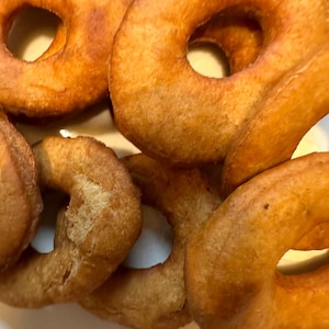 kokiyòl (haitianische Donuts) 12 pro Beutel